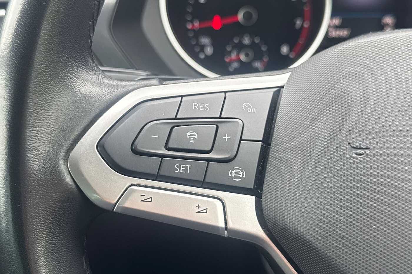 Volkswagen Tiguan 1.5 TSI (150ps) Life EVO DSG 5 door + REAR VIEW CAMERA