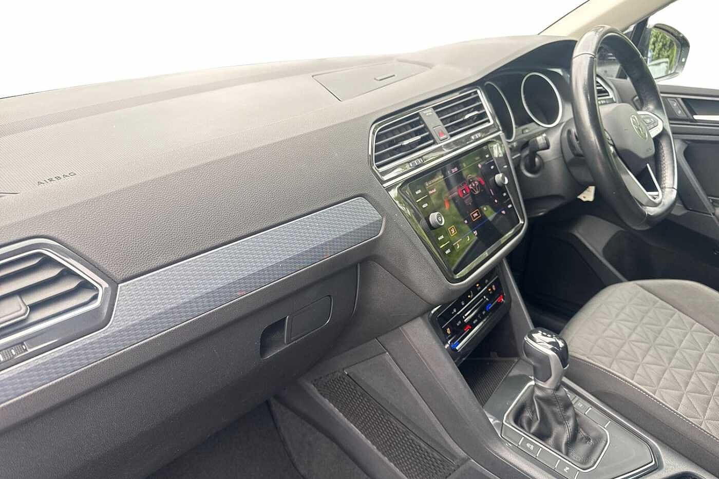 Volkswagen Tiguan 1.5 TSI (150ps) Life EVO DSG 5 door + REAR VIEW CAMERA