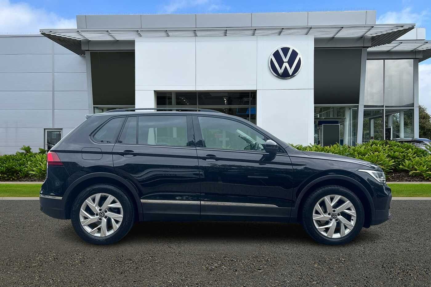 Volkswagen Tiguan 1.5 TSI (150ps) Life EVO DSG 5 door + REAR VIEW CAMERA